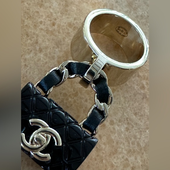 🪴Markdown🪴Chanel flap bag Ring handbag ring black gold flap bag charm ring - Picture 8 of 9